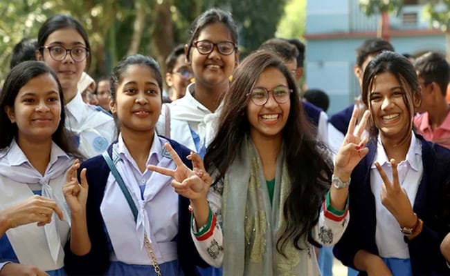 सीबीएसई बोर्ड की परीक्षाओं के नतीजे घोषित, लडकियों ने मारी बाजी