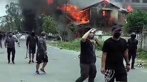 हिंसा में झुलसा मणिपुर: उग्रवादियों ने 2 पुलिस चौकी समेत 70 घर फूंके