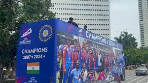 मुंबई की सड़कों पर उमड़े फैंस: टीम इंडिया निकालेगी 