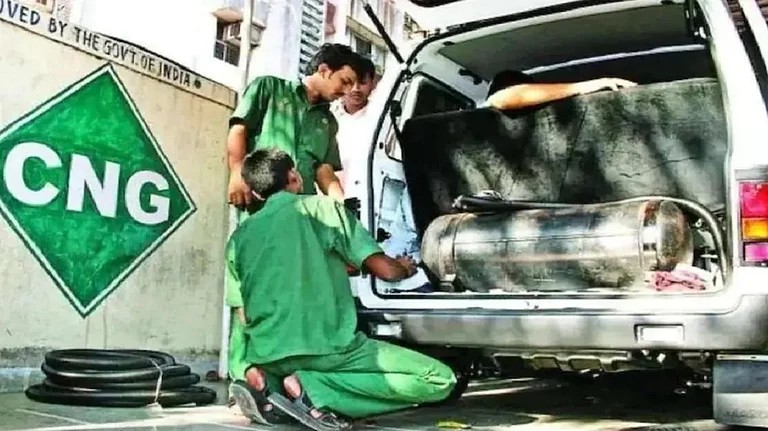 पेट्रोल-डीजल के बाद सीएनजी भी महंगी, विपक्ष ने मोदी सरकार को घेरा