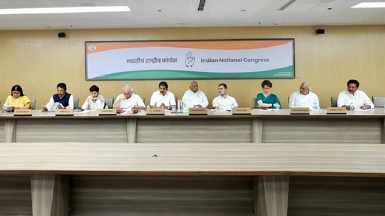 बीजेपी की कारगुजारियों के खिलाफ राष्ट्रव्यापी अभियान चलाएगी कांग्रेस 