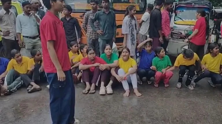 राजधानी लखनऊ में तीन दिन में दूसरी बार छात्राओं का जोरदार प्रदर्शन