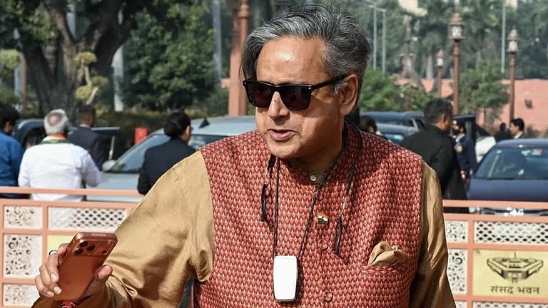 'वंदे मातरम' गाने की अनिवार्यता पर सांसद शशि थरूर ने उठाए सवाल