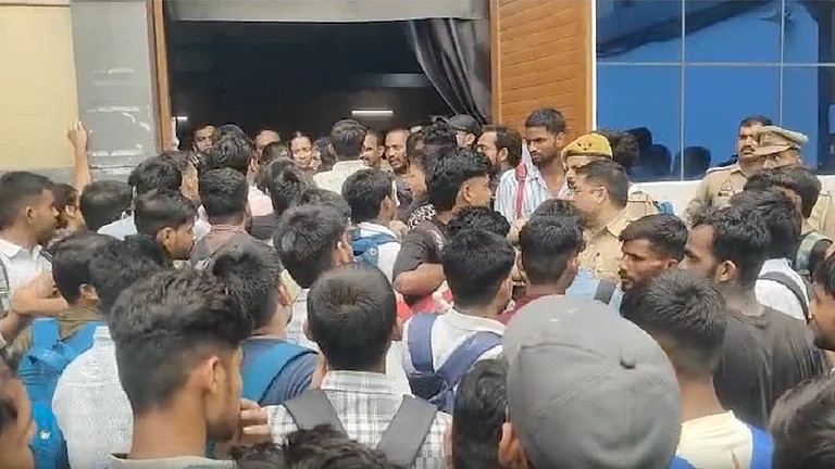 कानपुर में बीएसएफ कांस्टेबल भर्ती परीक्षा का पेपर हुआ लीक,परीक्षा रद्द