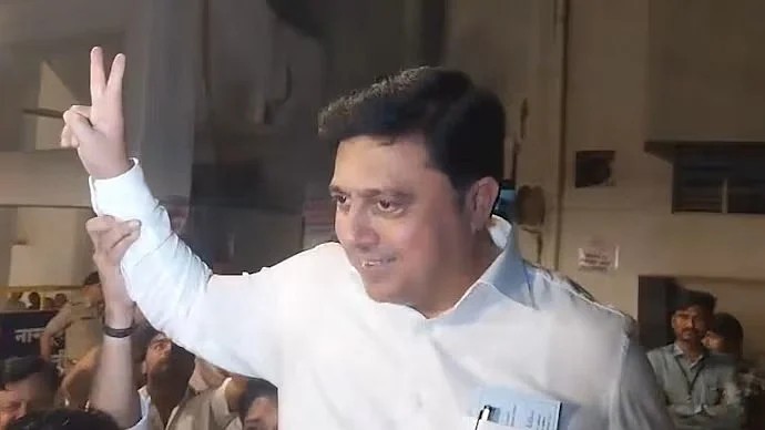 सीएम फडणवीस के गढ़ नागपुर में कांग्रेस प्रत्याशी अभिजीत वंजारी जीते
