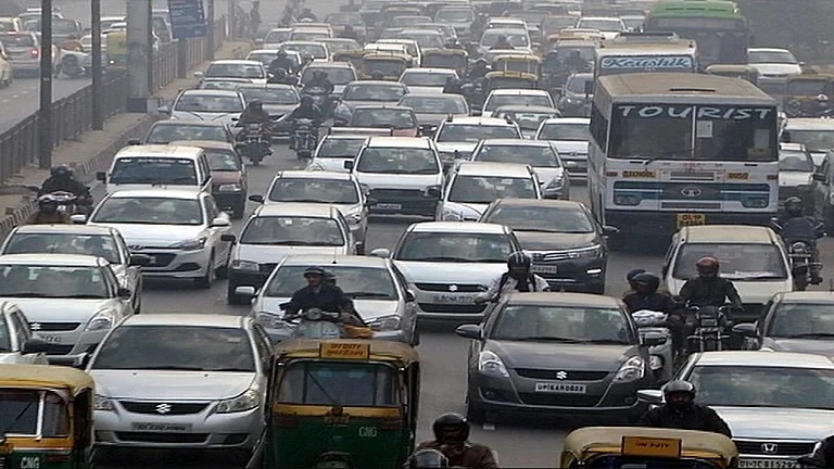 दिल्ली में वायु प्रदूषण: 1 नवंबर से वाहनों की आवाजाही पर होगी सख्ती 