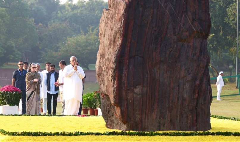इंदिरा गांधी की पुण्यतिथि पर सोनिया, राहुल और खड़गे ने दी श्रद्धांजलि