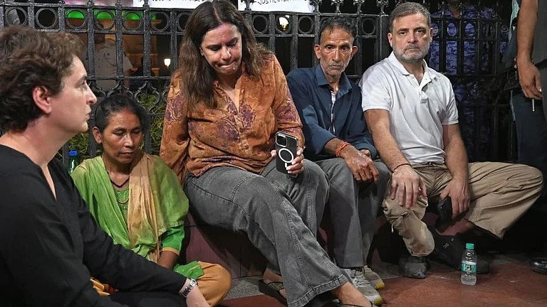 अंकिता भंडारी हत्याकांड: परिवार ने इंडिया गेट पर रातभर दिया धरना